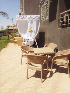 شقة مفروشة فاخرة للإيجار اليومي والشهري في كمباوند جنة زايد